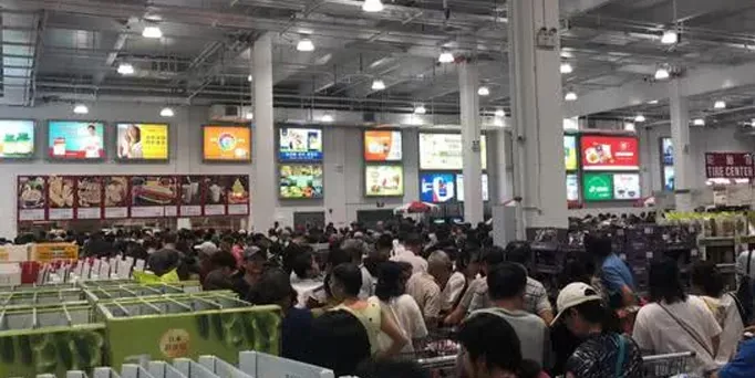 Traditional checkout, huge queues