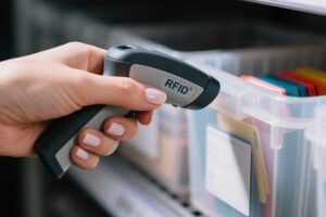How to Use a Handheld RFID Scanner: A Step-by-S...