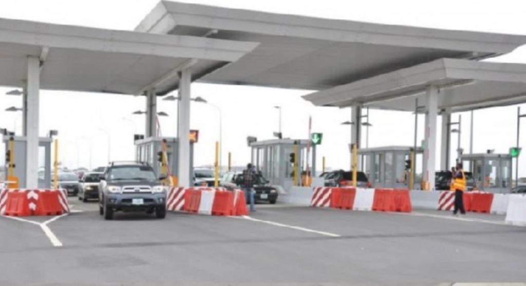 Multiple departments in Ghana have simultaneously tightened regulations: cracking down on online fraud, introducing RFID identification, and imposing heavy penalties on overloaded transport.（images 3）