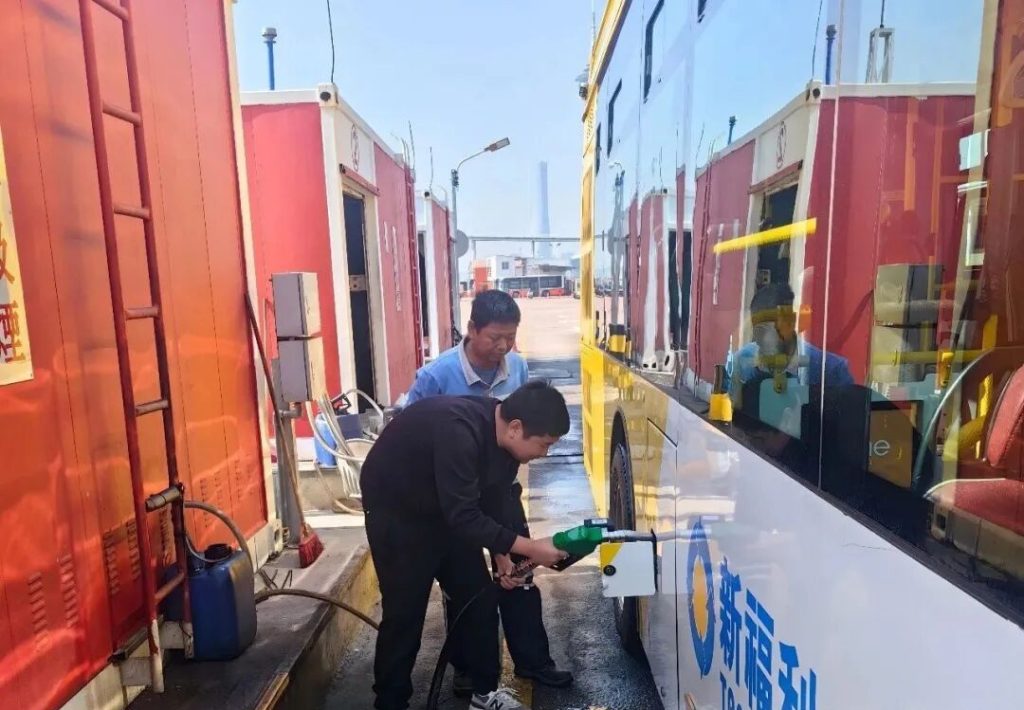 Macau introduces new rules for bus refueling: RFID scanning identifies vehicles without manual intervention.（images 3）