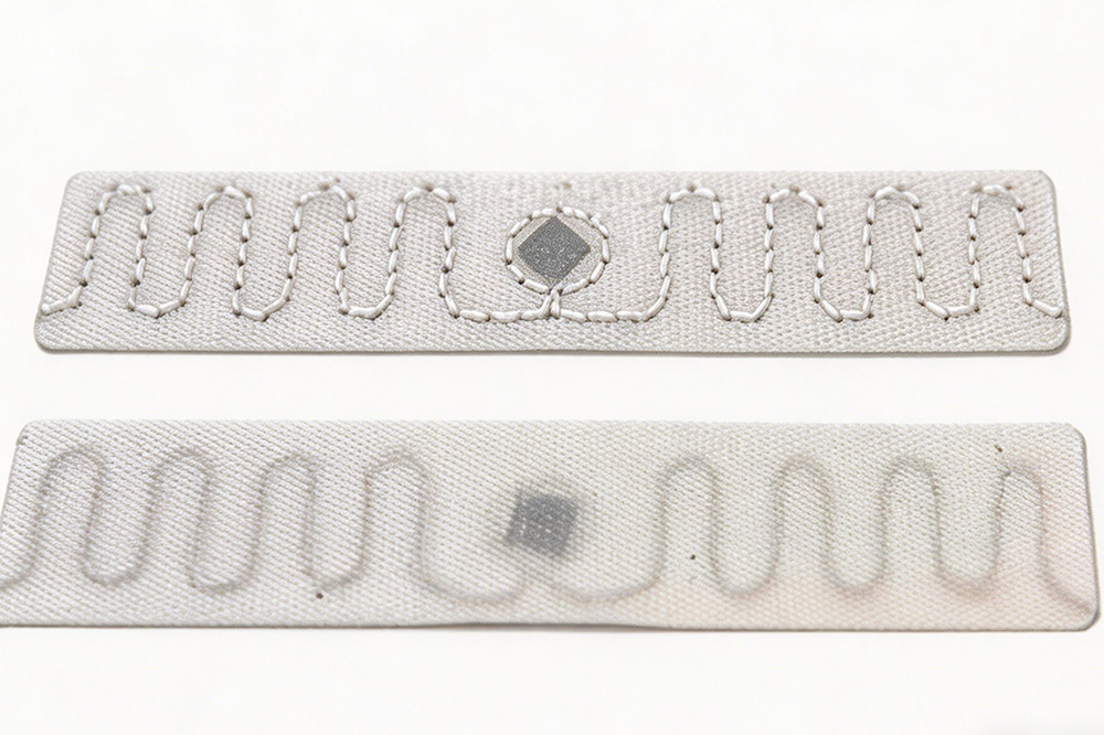 Flexible washable RFID laundry tag for textile tracking
