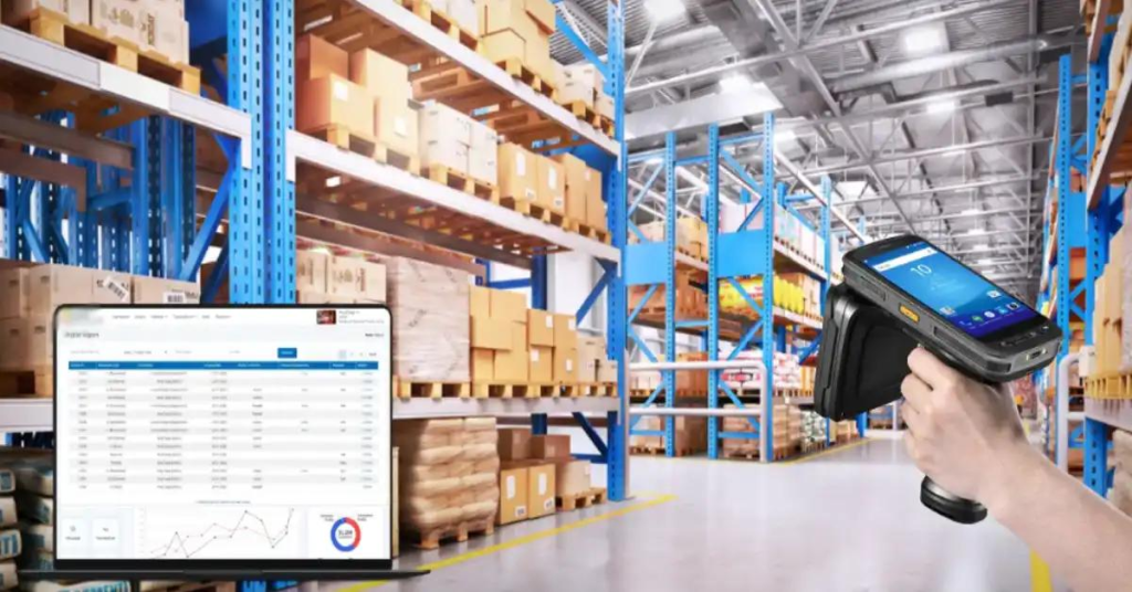 Supply Chain RFID: Real-Time Visibility System for Global Logistics | Cykeo 2 RFID-based global supply chain tracking system in logistics control center