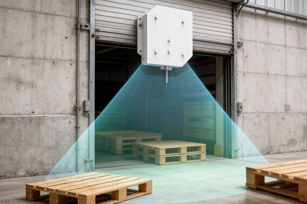 Long Range RFID Reader Buying Guide: How System Integrators Actually Choose the Right RFID Solution 2 RFID antenna creating controlled reading zone at warehouse dock door