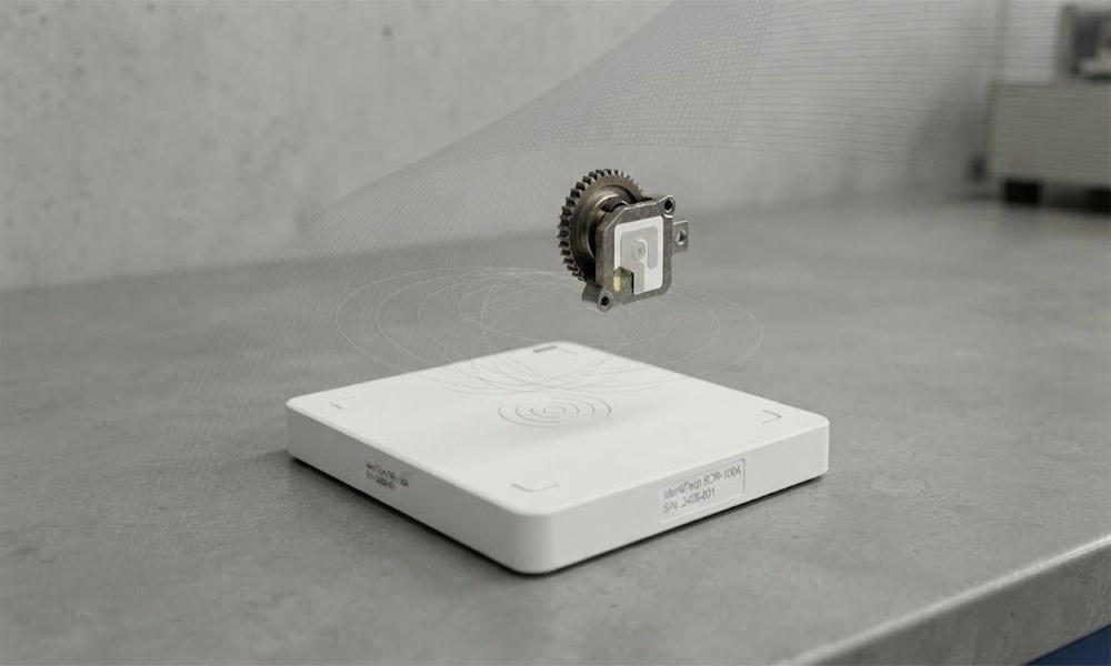 RF signal communication between an RFID tag and reader antenna